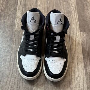 Jordan 1 women’s  Black and White High-Top Sneakers